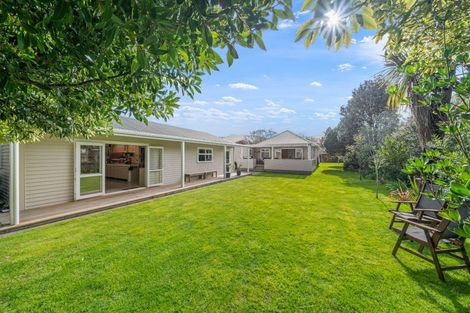 Photo of property in 3 Heretaunga Square, Silverstream, Upper Hutt, 5019