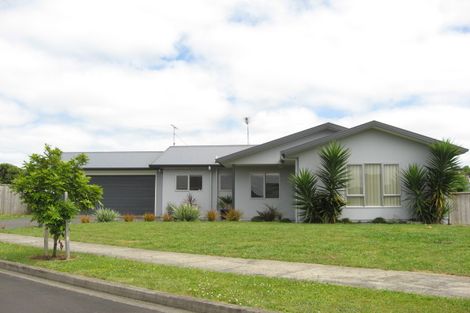 Photo of property in 2 Valleyside Way, Pukekohe, 2120