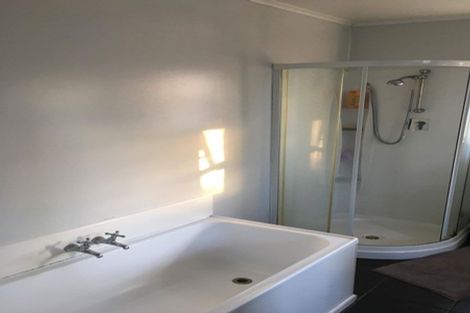 Photo of property in 2/170 Old Wairoa Road, Papakura, 2110