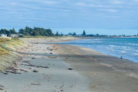 Photo of property in 14 Olliver Grove, Waikanae Beach, Waikanae, 5036