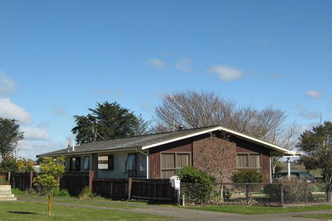 Photo of property in 15 Leeton Drive, Waipukurau, 4200