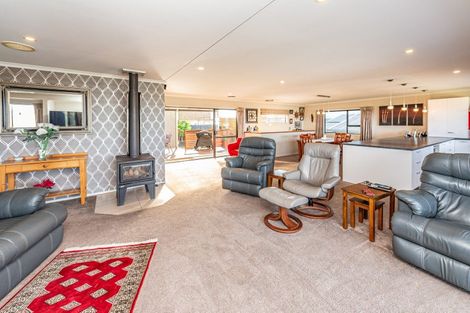 Photo of property in 10 Okiwa Terrace, Waiinu Beach, Whanganui, 4588