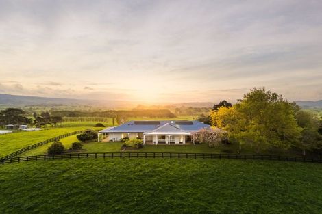 Photo of property in 300 Grove Road, Te Pahu, Hamilton, 3285