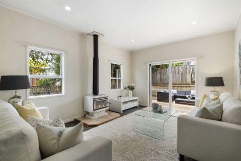 Photo of property in 10 Downer Street, Helensville, 0800