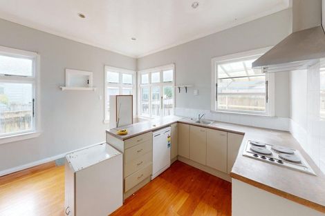 Photo of property in 28 Knowles Street, Terrace End, Palmerston North, 4410