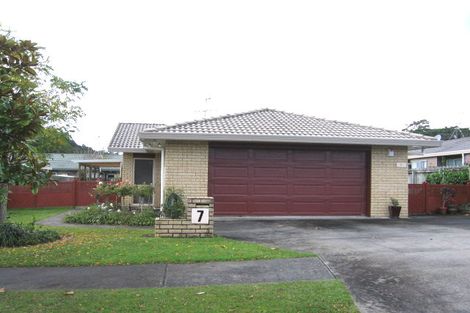 Photo of property in 13 Vanderbilt Parade, Albany, Auckland, 0632