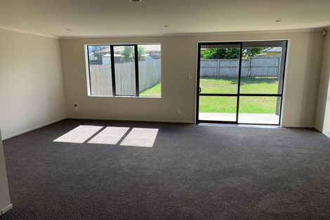 Photo of property in 16 Secoia Crescent, Mangere, Auckland, 2022