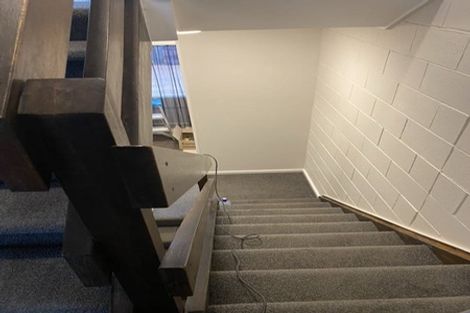 Photo of property in 21f5 Collins Avenue, Tawa, Wellington, 5028