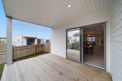 Photo of property in 3 Farranfore Road, Opaheke, Papakura, 2113