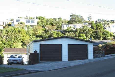 Photo of property in 42a Salford Street, Newlands, Wellington, 6037