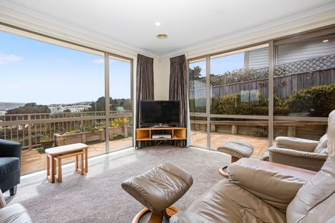 Photo of property in 9 Hollyford Place, Aotea, Porirua, 5024