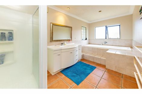 Photo of property in 13 Conacher Close, East Tamaki Heights, Auckland, 2016