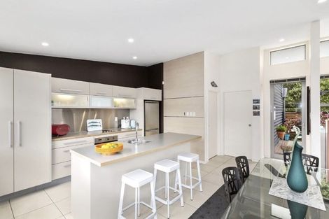 Photo of property in 45 Tiketike Way, Brooklyn, Wellington, 6021