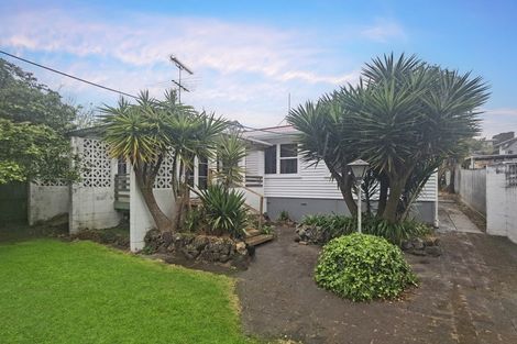 Photo of property in 31 Lowtherhurst Road, Massey, Auckland, 0614