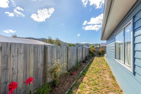 Photo of property in 8 Peter Tapp Way, Wainuiomata, Lower Hutt, 5014
