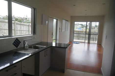 Photo of property in 11 Potter Avenue, Northcote, Auckland, 0627