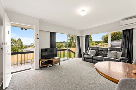 Photo of property in 1/6 Segedin Place, Glenfield, Auckland, 0629