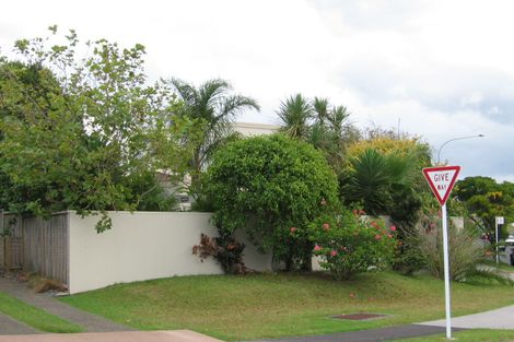 Photo of property in 1/61 Renoir Street, West Harbour, Auckland, 0618