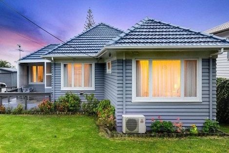 Photo of property in 58 Royal Road, Massey, Auckland, 0614