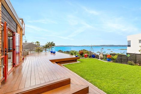 Photo of property in 124 Beach Road, Te Atatu Peninsula, Auckland, 0610