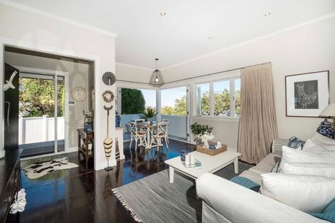 Photo of property in 41 Seaview Avenue, Northcote, Auckland, 0627