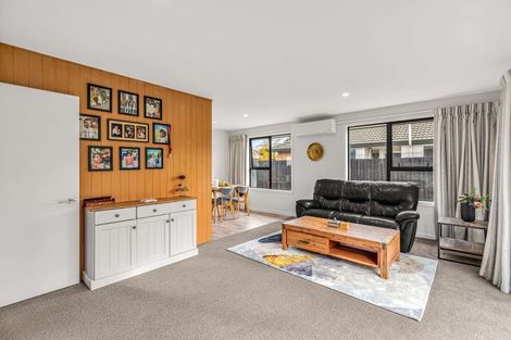 Photo of property in 2/49 Shannon Place, Belfast, Christchurch, 8051