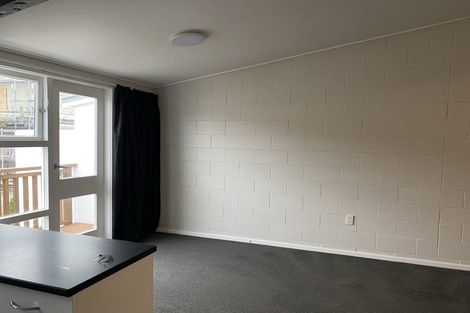 Photo of property in 21f5 Collins Avenue, Tawa, Wellington, 5028
