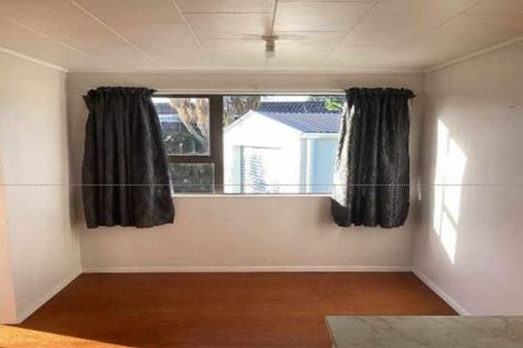 Photo of property in 2 Prion Place, One Tree Point, 0118