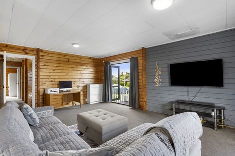 Photo of property in 185 Carnoustie Drive, Wattle Downs, Auckland, 2103