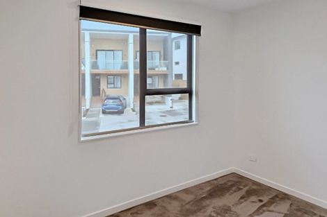 Photo of property in 10 Kuaha Road, Massey, Auckland, 0614