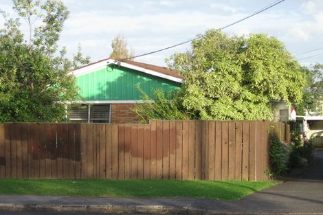 Photo of property in 2/17 Roberts Road, Te Atatu South, Auckland, 0610