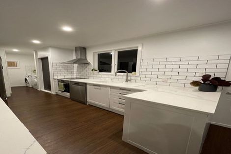 Photo of property in 5 Gill Avenue, Te Atatu Peninsula, Auckland, 0610