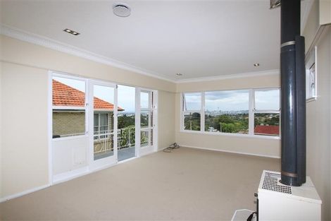 Photo of property in 12 City View Terrace, Birkenhead, Auckland, 0626