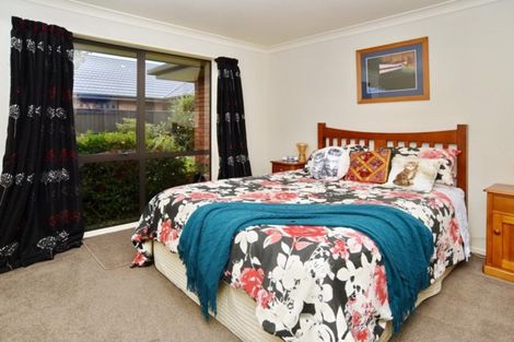 Photo of property in 2 Ross Place, Northwood, Christchurch, 8051