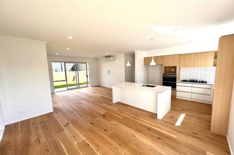 Photo of property in 15 Taikura Avenue, Red Beach, 0932