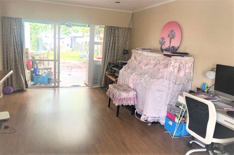 Photo of property in 1 Rosalind Road, Glenfield, Auckland, 0629