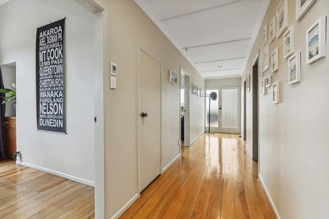 Photo of property in 13 Tanera Crescent, Brooklyn, Wellington, 6021