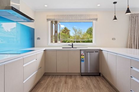 Photo of property in 11 Shaftesbury Street, Avonhead, Christchurch, 8042