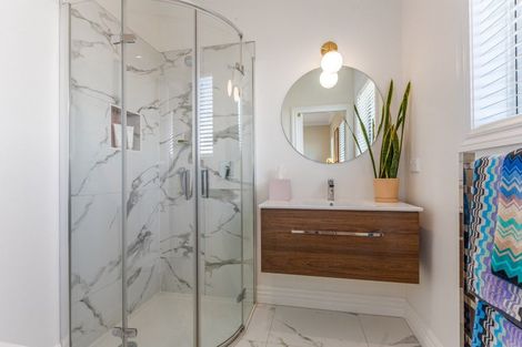 Photo of property in 31 Grumman Lane, Newlands, Wellington, 6037