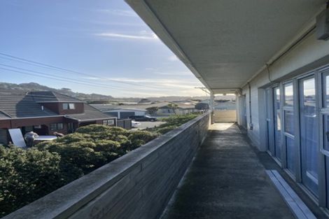 Photo of property in 105f2 Apu Crescent, Lyall Bay, Wellington, 6022
