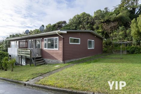 Photo of property in 15f2 Bloomsbury Grove, Newlands, Wellington, 6037