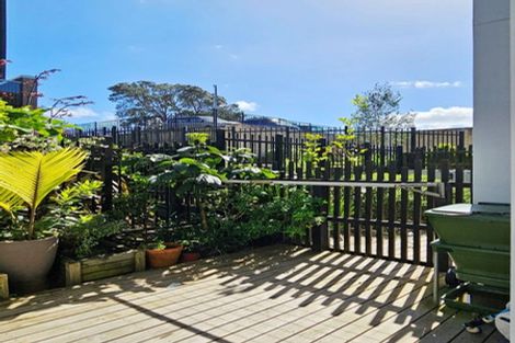 Photo of property in 4 Ceramic Lane, New Lynn, Auckland, 0600