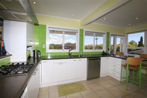 Photo of property in 71 Aberdeen Road, Castor Bay, Auckland, 0620