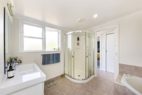 Photo of property in 14 Lewis Place, Highbury, Palmerston North, 4412