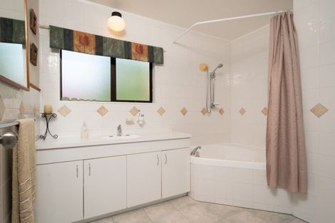 Photo of property in 7 Juneau Place, Glendene, Auckland, 0602