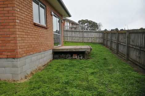 Photo of property in 11 Potter Avenue, Northcote, Auckland, 0627