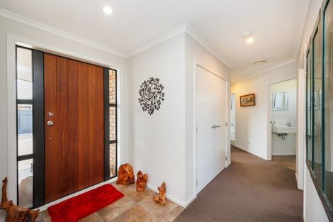 Photo of property in 12 Lorenzo Place, Kelvin Grove, Palmerston North, 4414