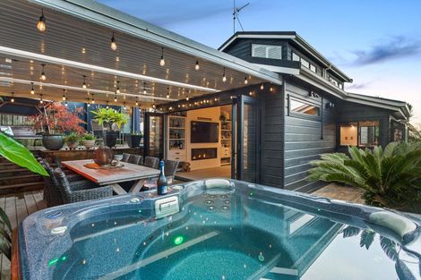 Photo of property in 6 Oystergrove Road, West Harbour, Auckland, 0618