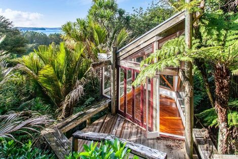 Photo of property in 40 Otitori Bay Road, Titirangi, Auckland, 0604
