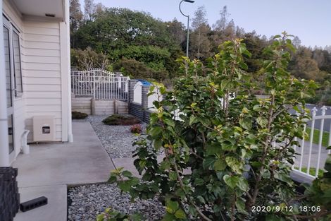 Photo of property in 27 Casheltown Way, Flat Bush, Auckland, 2019